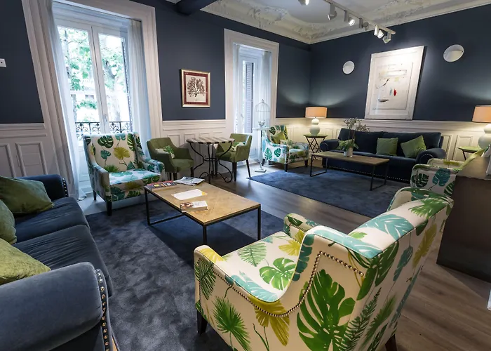 Petit Palace Lealtad Plaza